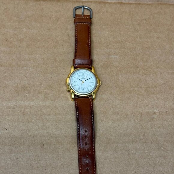 Vintage TIMEX Indiglo Quartz Women\'s Gold Tone Watch (Brown Leather Strap)